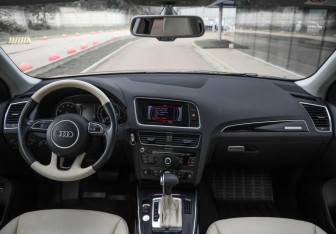 Подержанный автомобиль Audi Q5 2013 года (11 фото)