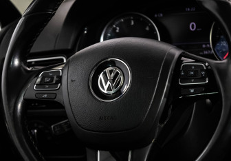 Подержанный автомобиль Volkswagen Touareg 2017 года (12 фото)
