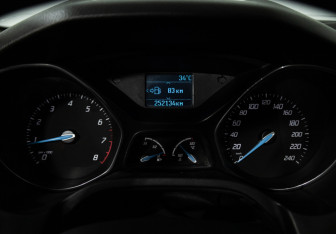 Подержанный автомобиль Ford Focus Sedan 2011 года (12 фото)