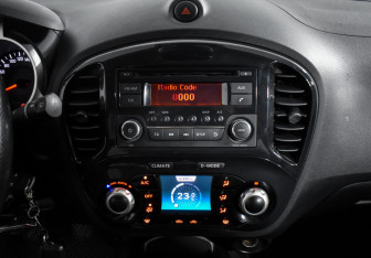 Подержанный автомобиль Nissan Juke 2012 года (16 фото)