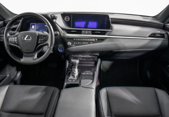 Подержанный автомобиль Lexus ES 2021 года (15 фото)