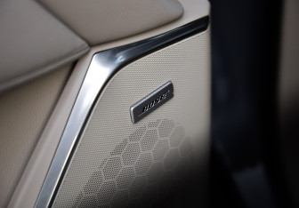 Подержанный автомобиль Cadillac Escalade Suv 2016 года (25 фото)