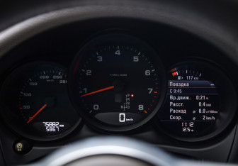 Подержанный автомобиль Porsche Macan 2018 года (13 фото)