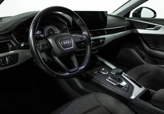 Подержанный автомобиль Audi A4 Sedan 2018 года (11 фото)