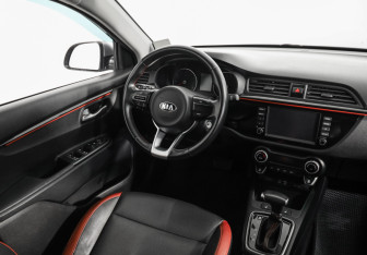 Подержанный автомобиль Kia Rio Hatchback 2020 года (9 фото)