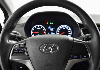 Подержанный автомобиль Hyundai Solaris Sedan 2017 года (14 фото)