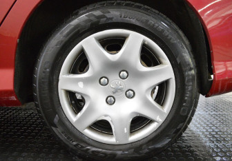 Подержанный автомобиль Peugeot 308 Hatchback 2009 года (9 фото)