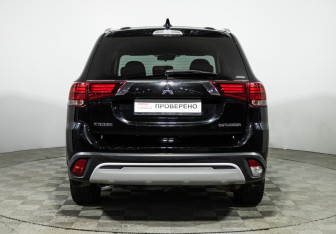 Подержанный автомобиль Mitsubishi Outlander 2019 года (6 фото)