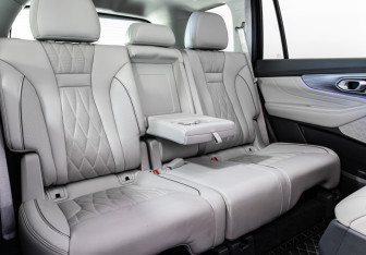 Подержанный автомобиль GAC GS8 2023 года (25 фото)