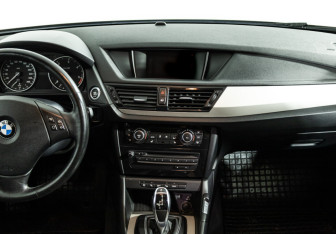 Подержанный автомобиль BMW X1 2014 года (14 фото)