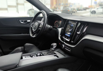 Подержанный автомобиль Volvo XC60 2019 года (21 фото)