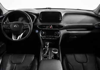 Подержанный автомобиль Hyundai Santa Fe 2019 года (15 фото)