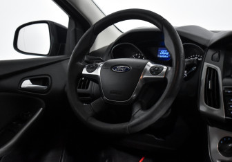 Подержанный автомобиль Ford Focus Hatchback 2013 года (14 фото)