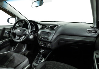 Подержанный автомобиль Kia Rio Sedan 2015 года (9 фото)