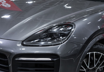 Подержанный автомобиль Porsche Cayenne 2020 года (3 фото)