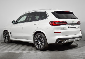 Подержанный автомобиль BMW X5 2020 года (7 фото)