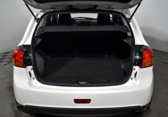 Подержанный автомобиль Mitsubishi ASX 2013 года (18 фото)