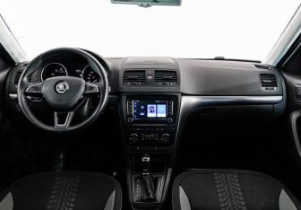 Подержанный автомобиль Skoda Yeti 2015 года (10 фото)