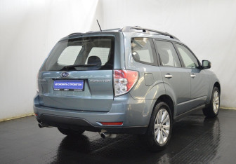 Подержанный автомобиль Subaru Forester Suv 2010 года (5 фото)