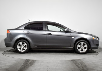 Подержанный автомобиль Mitsubishi Lancer Sedan 2008 года (4 фото)