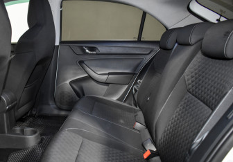 Подержанный автомобиль Skoda Rapid Liftback 2015 года (13 фото)