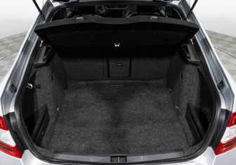 Подержанный автомобиль Skoda Octavia Liftback 2013 года (8 фото)