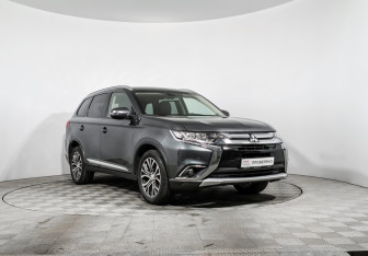 Подержанный автомобиль Mitsubishi Outlander 2017 года (3 фото)