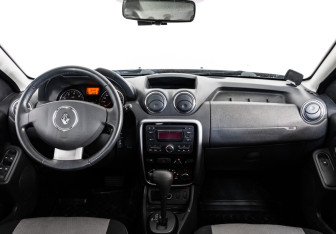 Подержанный автомобиль Renault Duster 2012 года (10 фото)