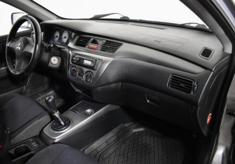 Подержанный автомобиль Mitsubishi Lancer Sedan 2007 года (12 фото)