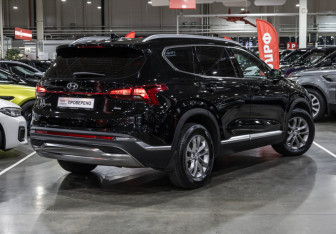 Подержанный автомобиль Hyundai Santa Fe 2021 года (7 фото)