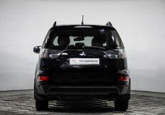 Подержанный автомобиль Mitsubishi Outlander 2012 года (6 фото)