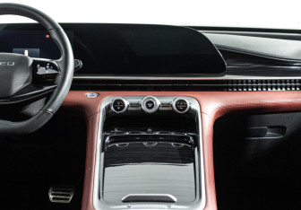 Подержанный автомобиль Exeed RX 2023 года (14 фото)