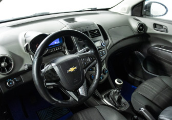 Подержанный автомобиль Chevrolet Aveo Sedan 2012 года (11 фото)