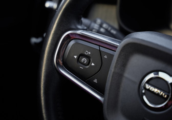 Подержанный автомобиль Volvo XC40 2019 года (12 фото)