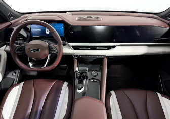 Подержанный автомобиль Geely Monjaro 2023 года (16 фото)