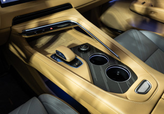 Подержанный автомобиль Zeekr 001 2024 года (24 фото)