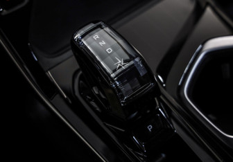 Подержанный автомобиль Geely Atlas 2024 года (16 фото)