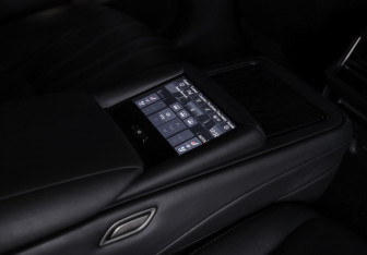 Подержанный автомобиль Lexus LS 2021 года (34 фото)