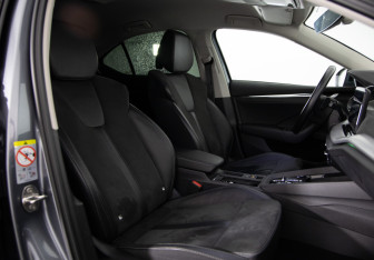 Подержанный автомобиль Skoda Octavia Liftback 2022 года (12 фото)