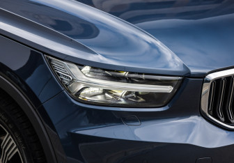 Подержанный автомобиль Volvo XC40 2021 года (11 фото)