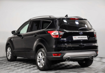 Подержанный автомобиль Ford Kuga 2017 года (6 фото)