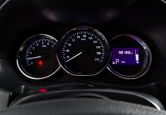 Подержанный автомобиль Nissan Terrano 2017 года (17 фото)