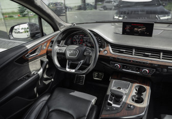 Подержанный автомобиль Audi Q7 2018 года (13 фото)