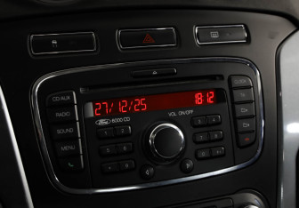 Подержанный автомобиль Ford Mondeo Sedan 2010 года (13 фото)