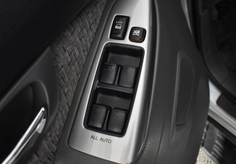 Подержанный автомобиль Toyota Land Cruiser Prado 2008 года (16 фото)