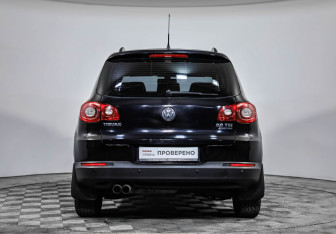 Подержанный автомобиль Volkswagen Tiguan 2010 года (7 фото)