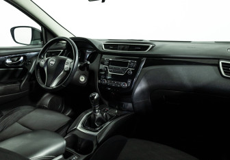 Подержанный автомобиль Nissan Qashqai 2017 года (9 фото)