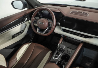 Подержанный автомобиль Geely Monjaro 2023 года (10 фото)