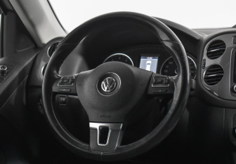 Подержанный автомобиль Volkswagen Tiguan 2012 года (14 фото)