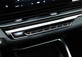 Подержанный автомобиль Geely Emgrand 2023 года (17 фото)